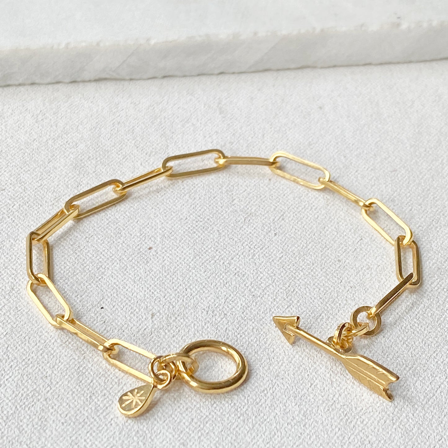Chain Gold Bracelet with Arrow
