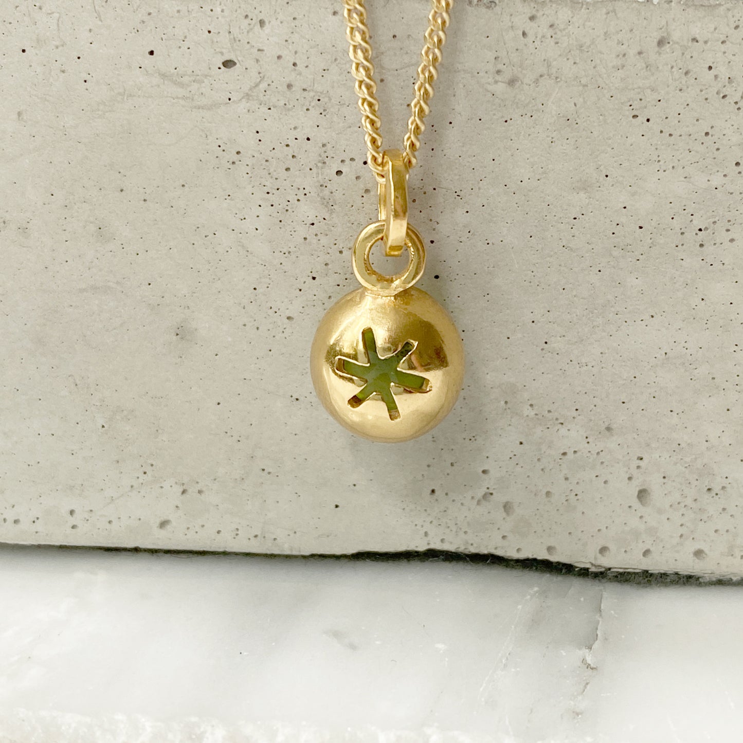 Birthstone Orb Peridot Gold Pendant