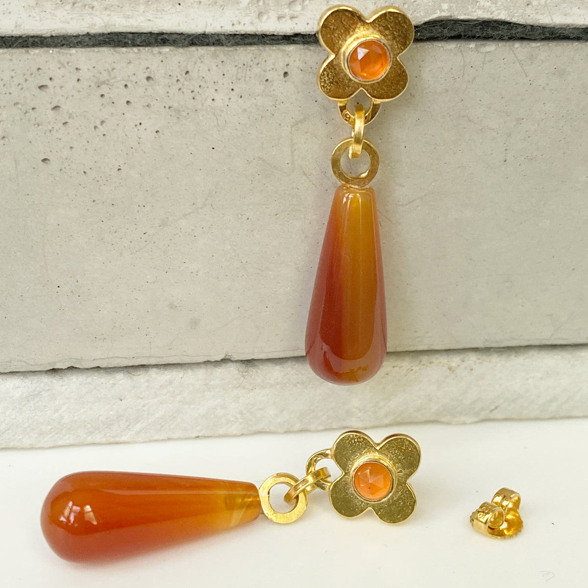 Clover Carnelian Gold Earrings