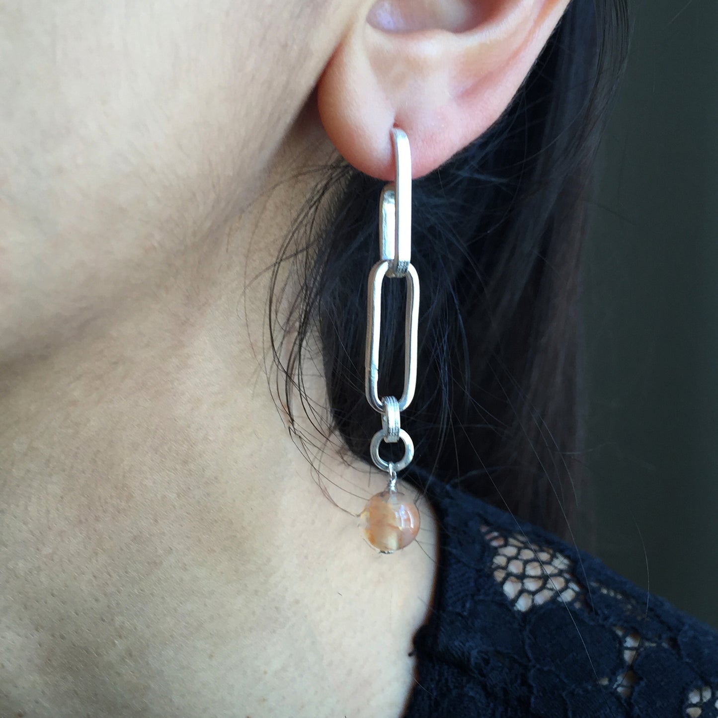 Chain Goldfish Carnelian Earrings Gold