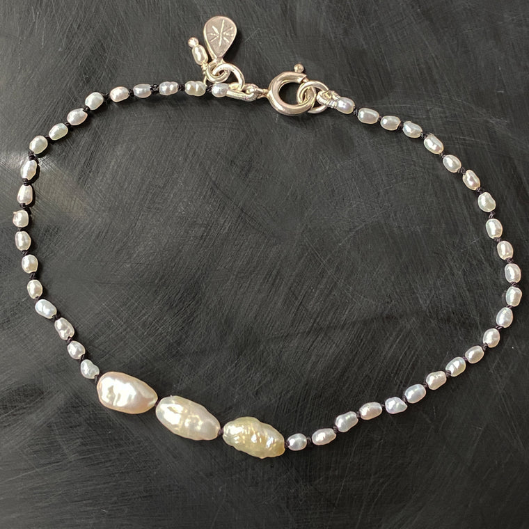 Seed White Pearl Friendship Bracelet