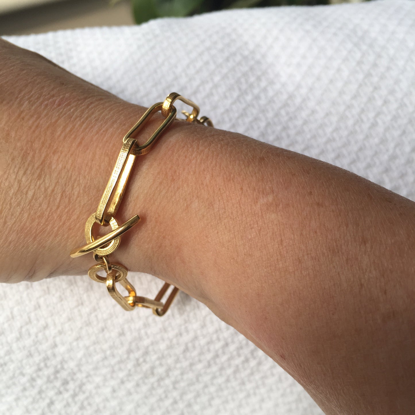 Chunky T Bar Bracelet Gold