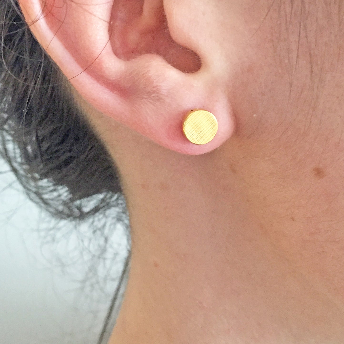 Dot Stud Earring Gold